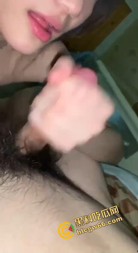 常州万达服装店老板娘『刘莉莉』被男友深喉颜射骑乘蠕动全程高能，JB插到失神还要遮脸装纯！  第20张