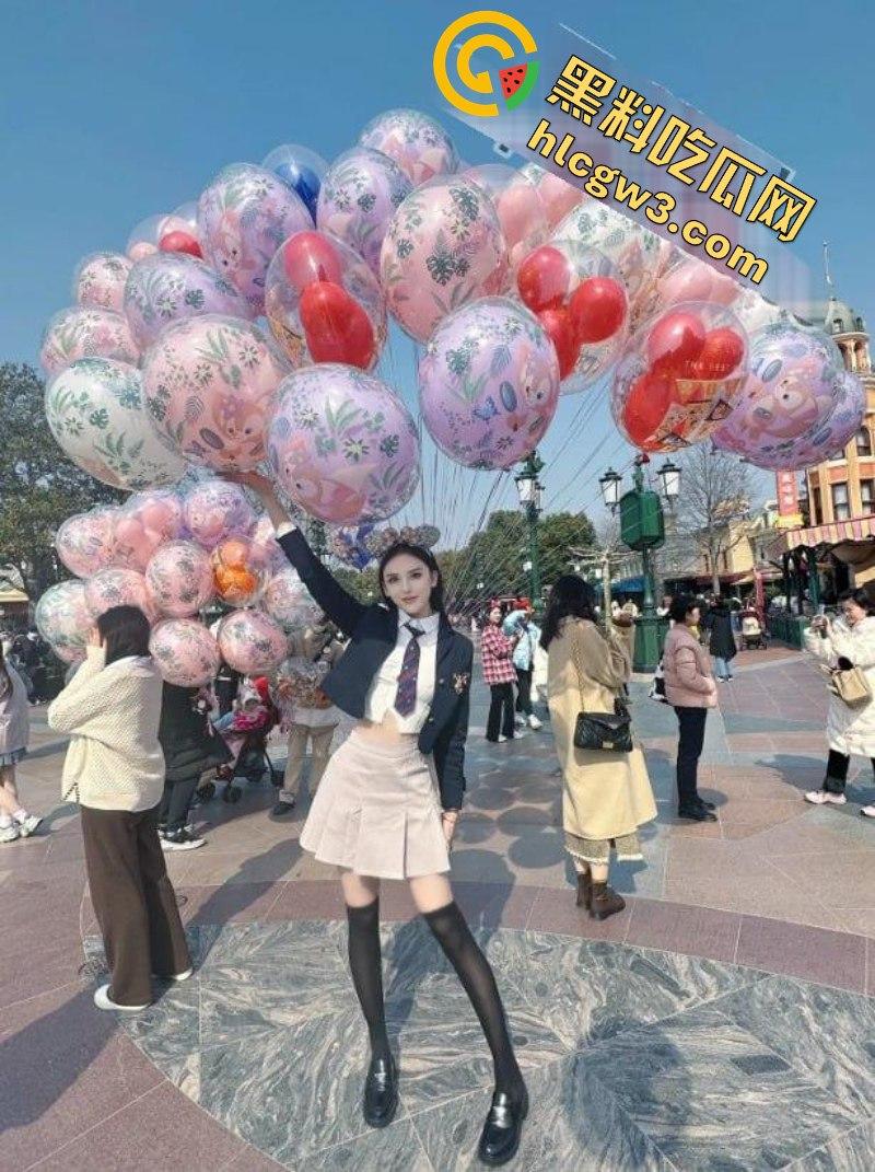 抖音网红Ts 韩小爱双性恋 酒店里金主爸爸面前表演磨逼 逗得金主爸爸最后高潮  第2张