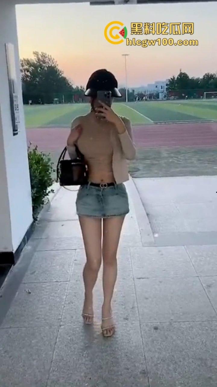 高颜值女大学生【牛奶可可】 外表斯文乖巧JK妹私底下却是骚浪母狗约炮 各种户外露出视频被曝光  第4张