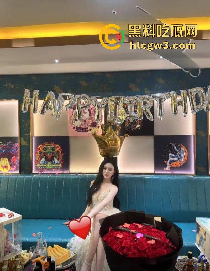 抖音网红Ts 韩小爱双性恋 酒店里金主爸爸面前表演磨逼 逗得金主爸爸最后高潮  第7张