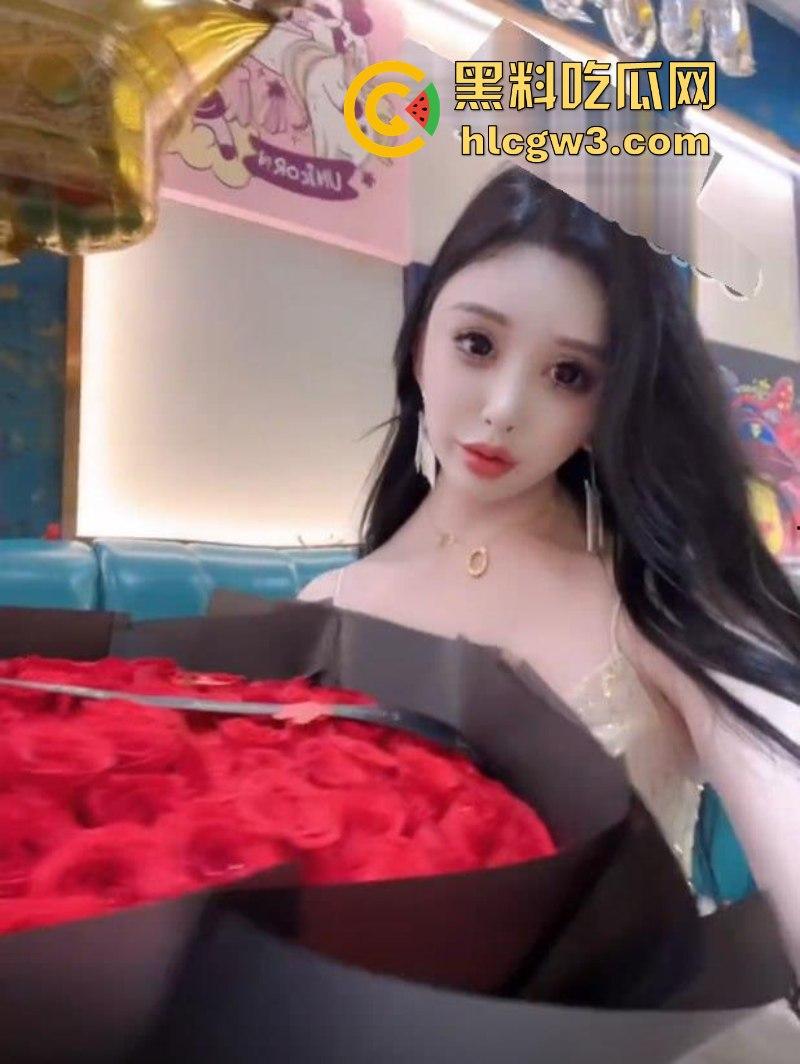 抖音网红Ts 韩小爱双性恋 酒店里金主爸爸面前表演磨逼 逗得金主爸爸最后高潮  第8张