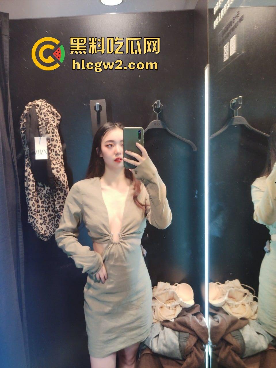 长沙理工学妹【钟语嫣】露脸自拍流出，清纯外表掩不住闷骚榨汁机，后入翘臀爽到爆！  第1张