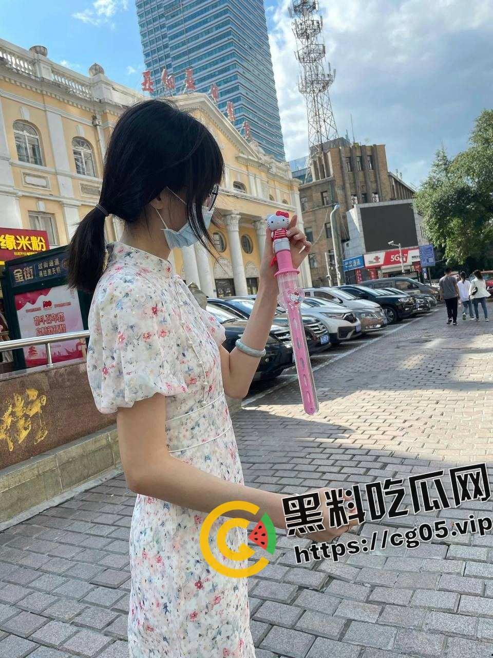 哈尔滨医科大学 【宦雅昕】眼镜妹母狗 口交3p视频曝光 骚东西身材不错 口技超棒  第5张