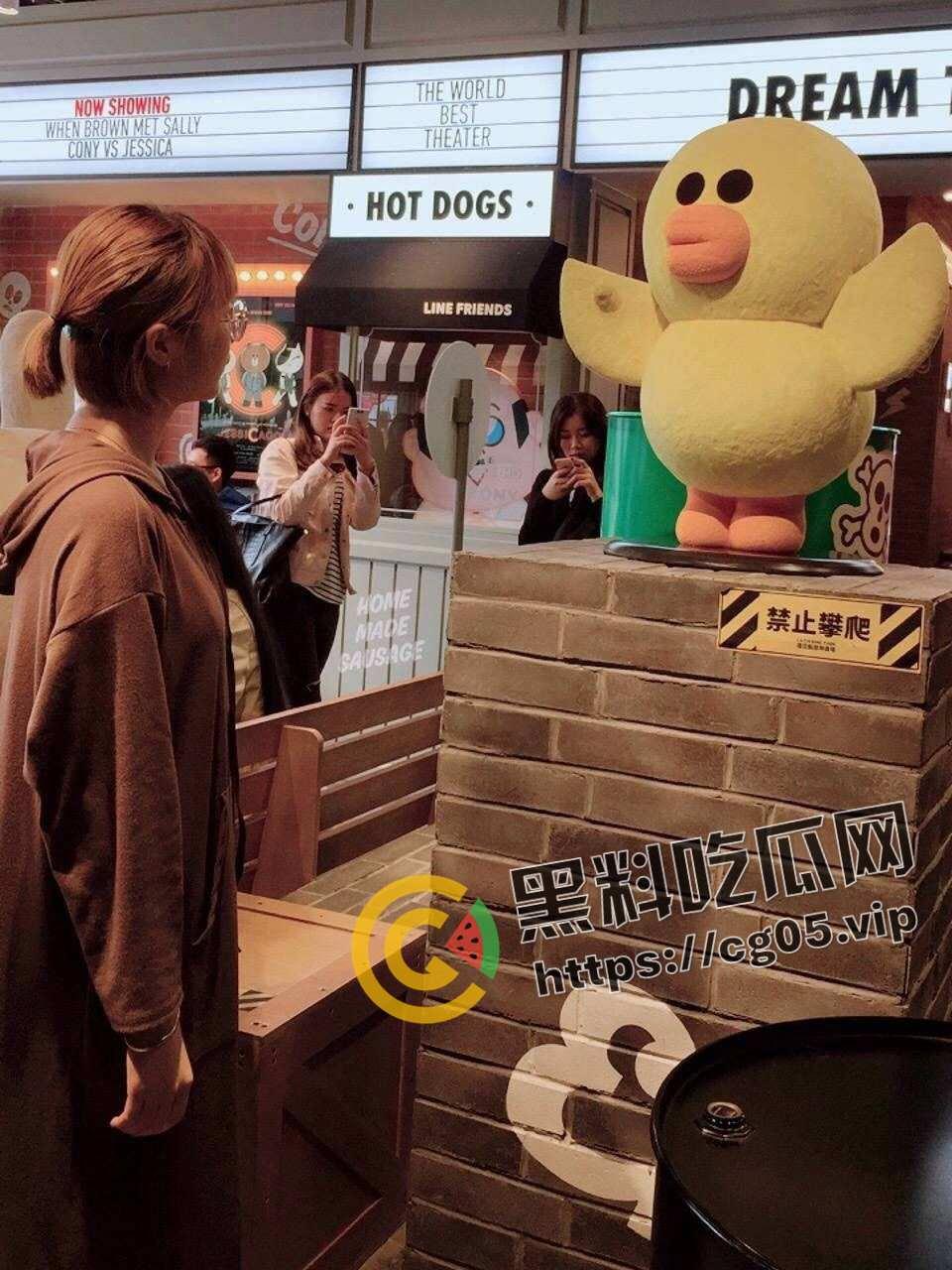 哈尔滨医科大学 【宦雅昕】眼镜妹母狗 口交3p视频曝光 骚东西身材不错 口技超棒  第6张