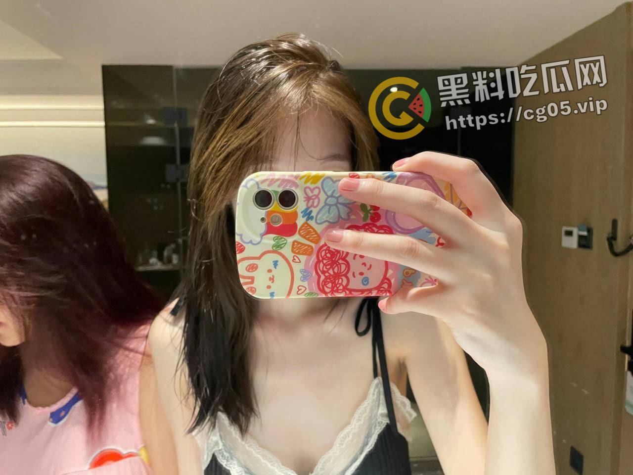 哈尔滨医科大学 【宦雅昕】眼镜妹母狗 口交3p视频曝光 骚东西身材不错 口技超棒  第8张