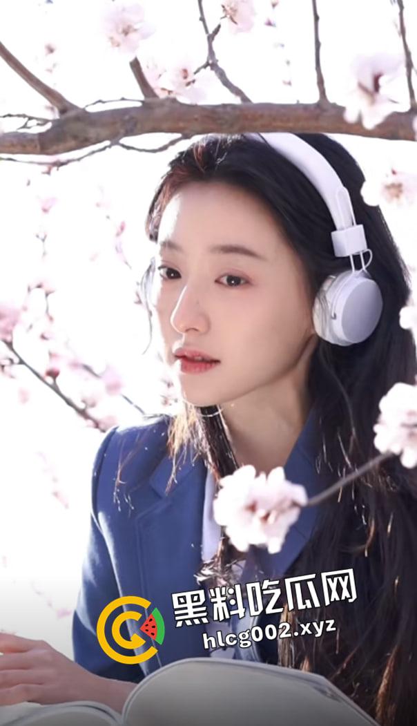 当红明星【胡连馨】网传二十分钟私密视频流出 裸聊抠逼 男主疑似为【于适】  第2张