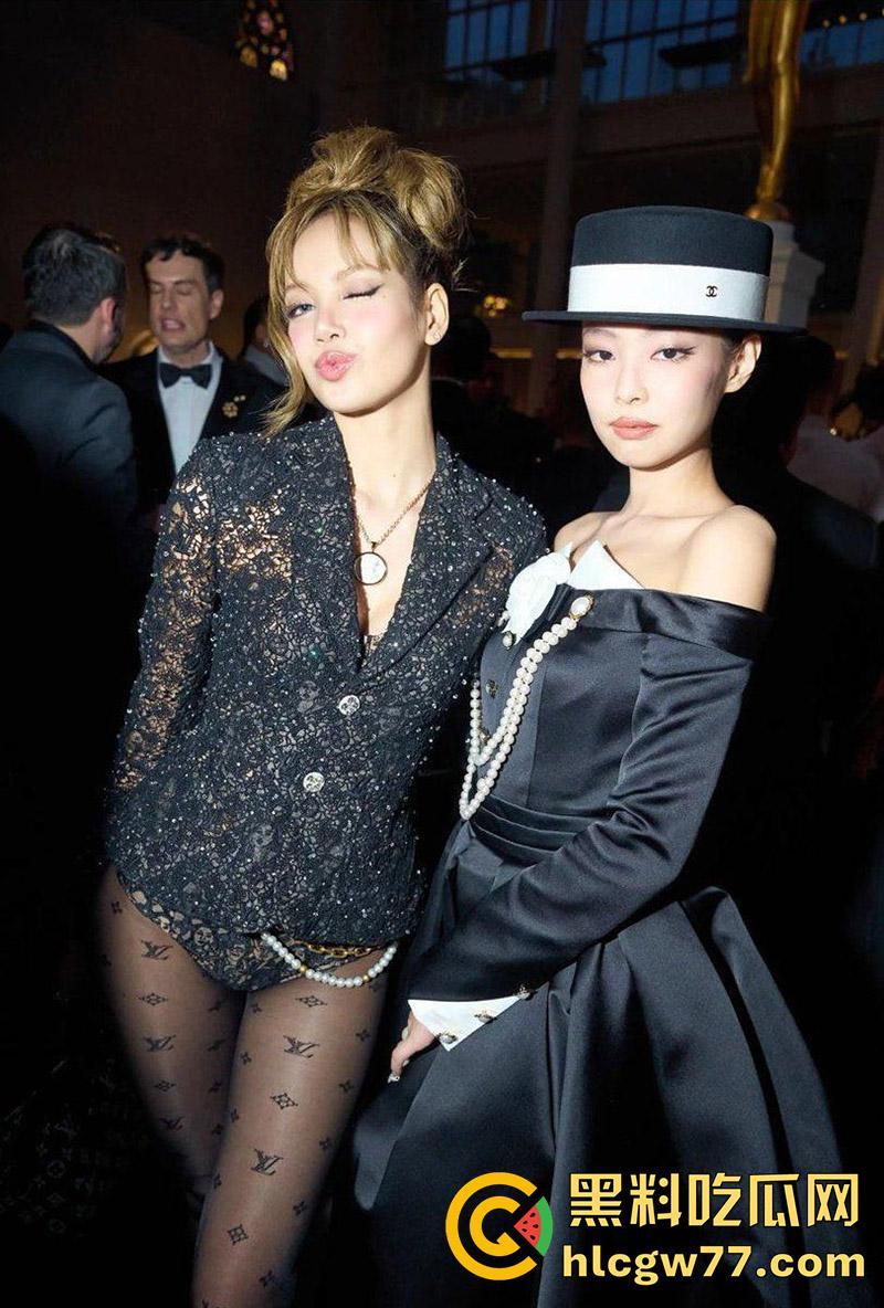 Lisa又来作妖了，穿LV定制蕾丝透视三角裤，赤裸肥臀征战MetGala红毯，真是越作越疯了！  第1张