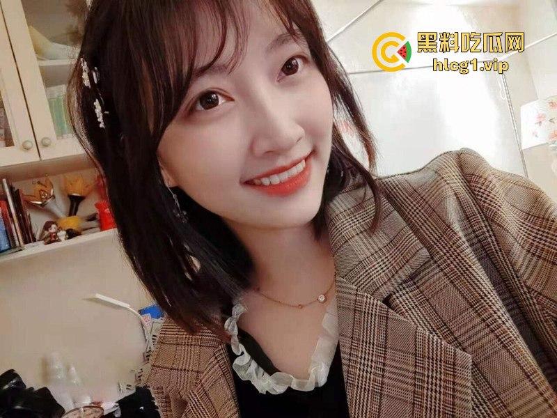 杭州海“龟”【潘玲玲】受眼镜男指导进军直播业 旁边还有打光的  第3张