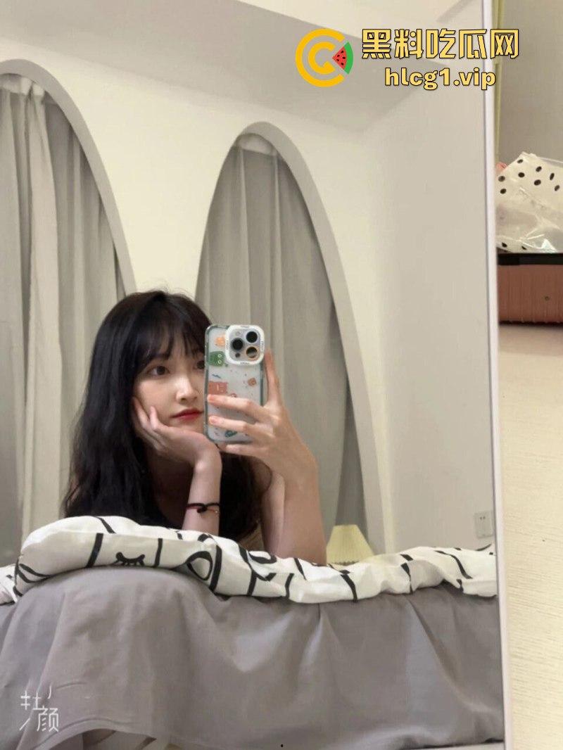 杭州海“龟”【潘玲玲】受眼镜男指导进军直播业 旁边还有打光的  第6张