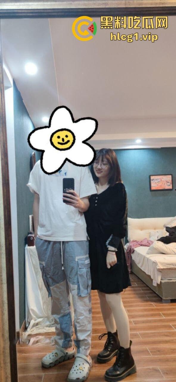 杭州海“龟”【潘玲玲】受眼镜男指导进军直播业 旁边还有打光的  第8张