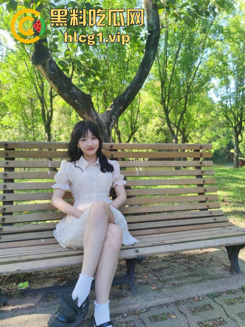 杭州海“龟”【潘玲玲】受眼镜男指导进军直播业 旁边还有打光的  第10张