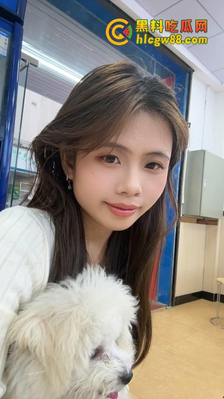 厦门酒吧气氛组极品眼镜骚婊『兰芊芊』酒吧10瓶皇家礼炮带走，制服丝袜被操高潮了主动求拍！  第8张