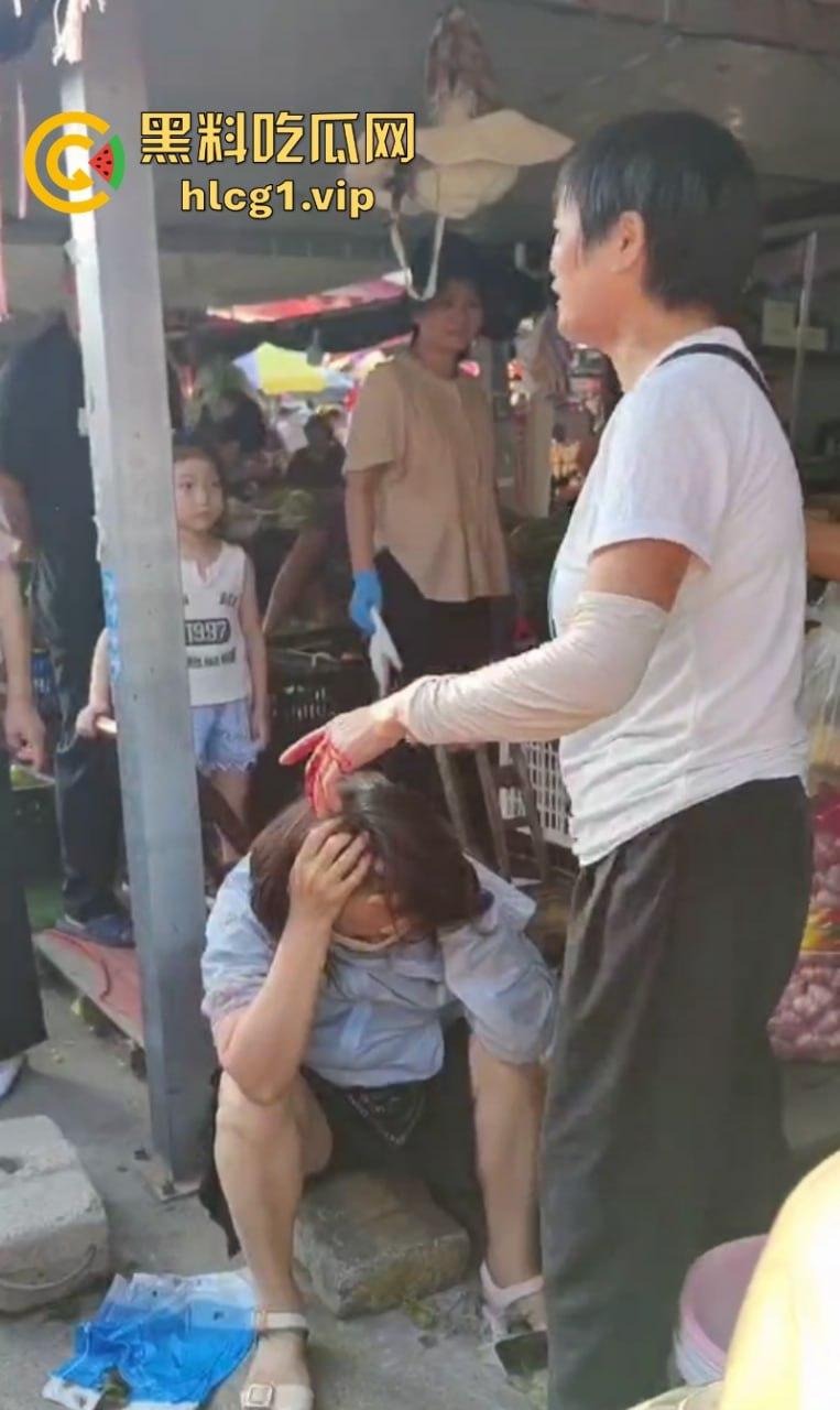 女子为在商贩摊上多吃几颗阳光玫瑰 竟拿剪刀捅人！  第4张