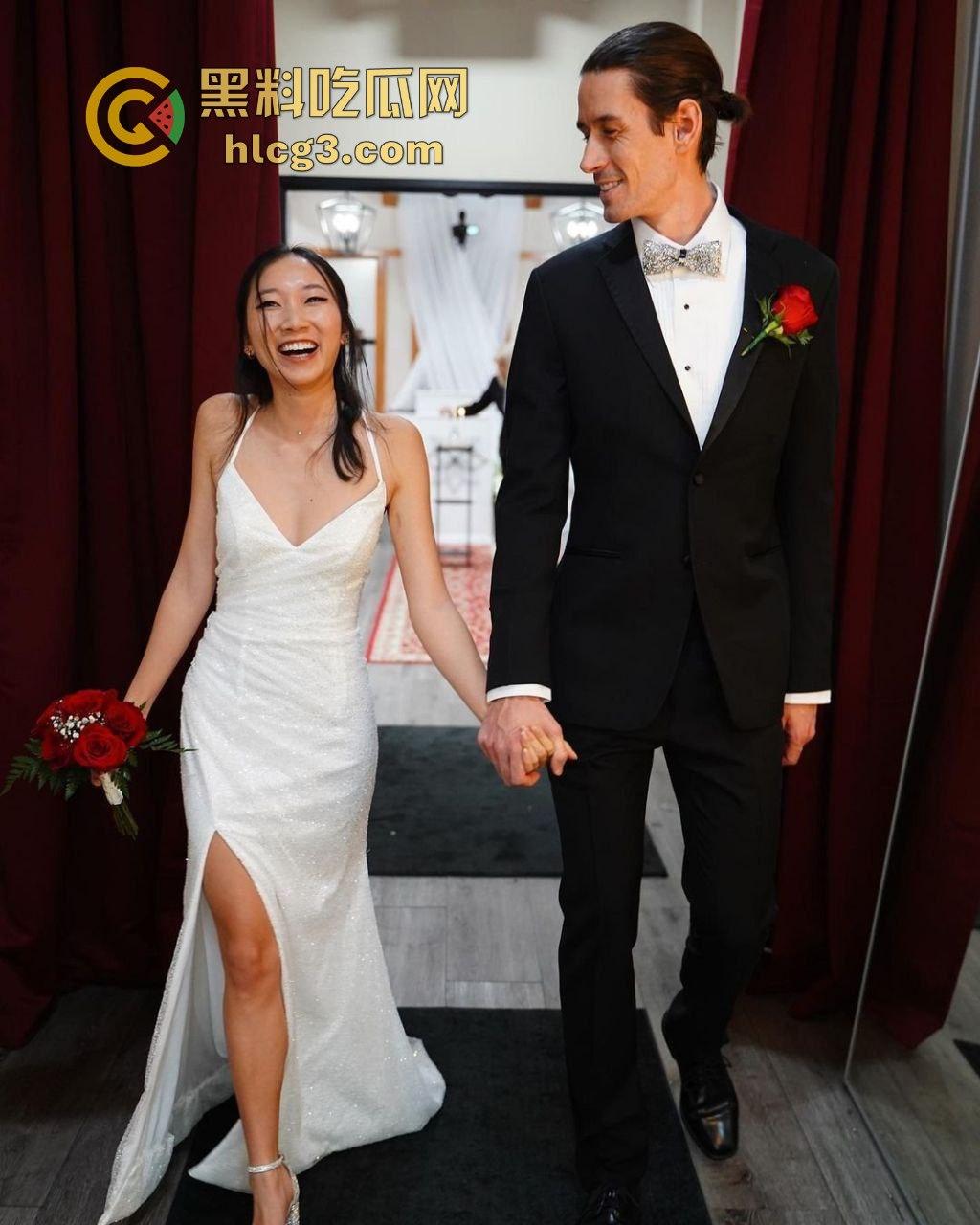 【极致诱惑】极品白嫩酮体任男主调教，无套内射场面火辣，引爆全网！  第1张