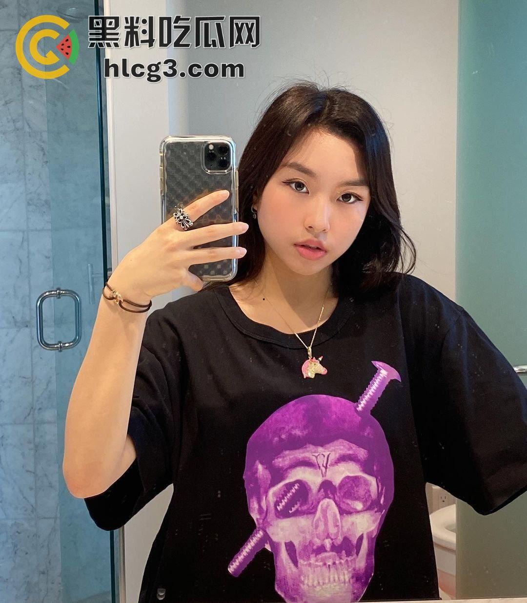 【极致诱惑】极品白嫩酮体任男主调教，无套内射场面火辣，引爆全网！  第3张