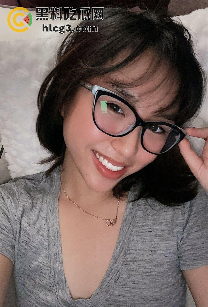 【极致诱惑】极品白嫩酮体任男主调教，无套内射场面火辣，引爆全网！  第6张