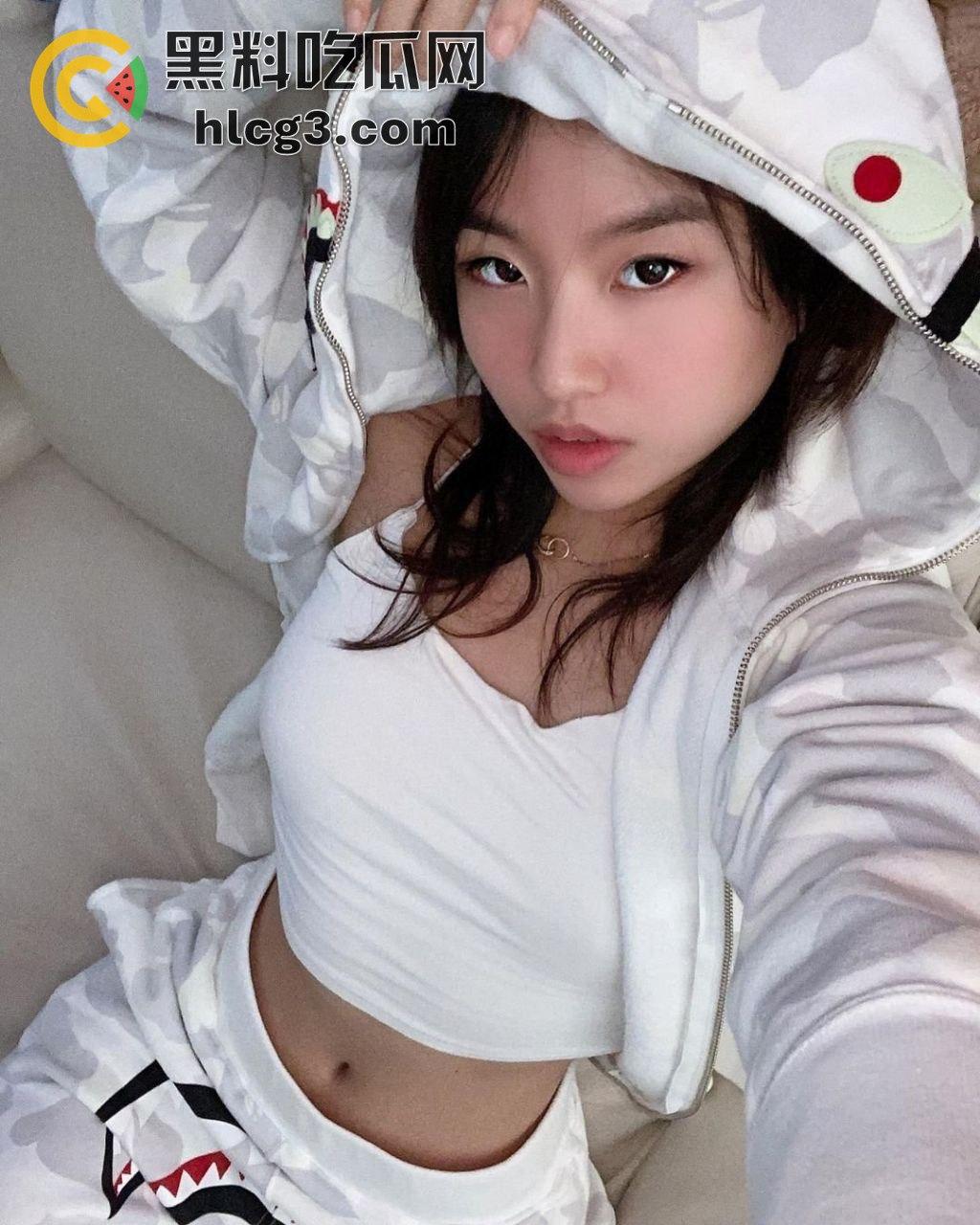 【极致诱惑】极品白嫩酮体任男主调教，无套内射场面火辣，引爆全网！  第7张