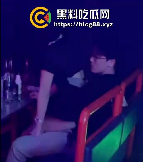 辽油三高『王庸昊』盘锦布车酒吧操白丝女，被隔壁捉偷拍，微信群疯传！  第6张