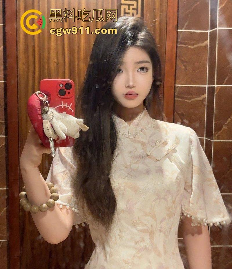 重庆高颜值反差御姐约炮视频泄露，女上骑乘肥臀摇曳，御姐曲线在性爱中绽放极致骚浪，每一瞬都刺激血脉！  第1张