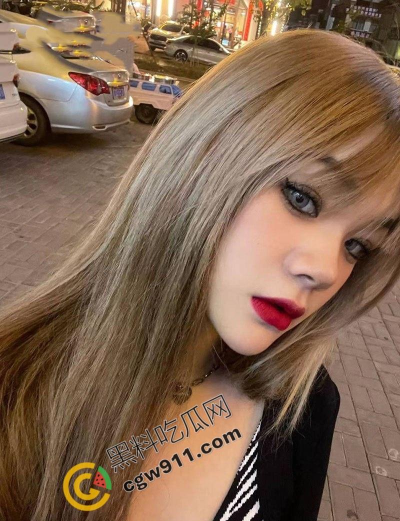 江西南昌【刘雯】与炮友约炮视频流出，大满背小花臂极品骚货，狂野骑乘急速爆轰，挑逗尖叫撩人心弦  第3张