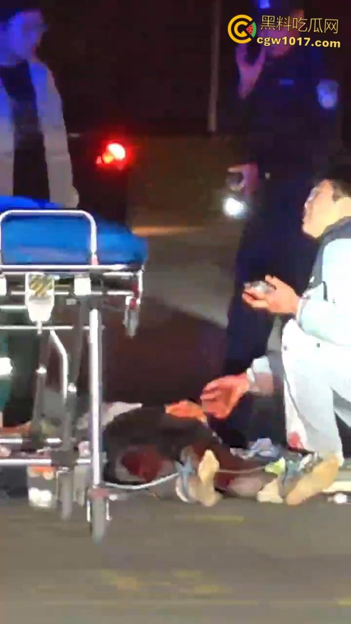 自古奸情出人命，山西文化旅游职业大学，一女子持刀杀害渣男和小三，双双倒地当场一命呜呼盖白布 ！  第2张