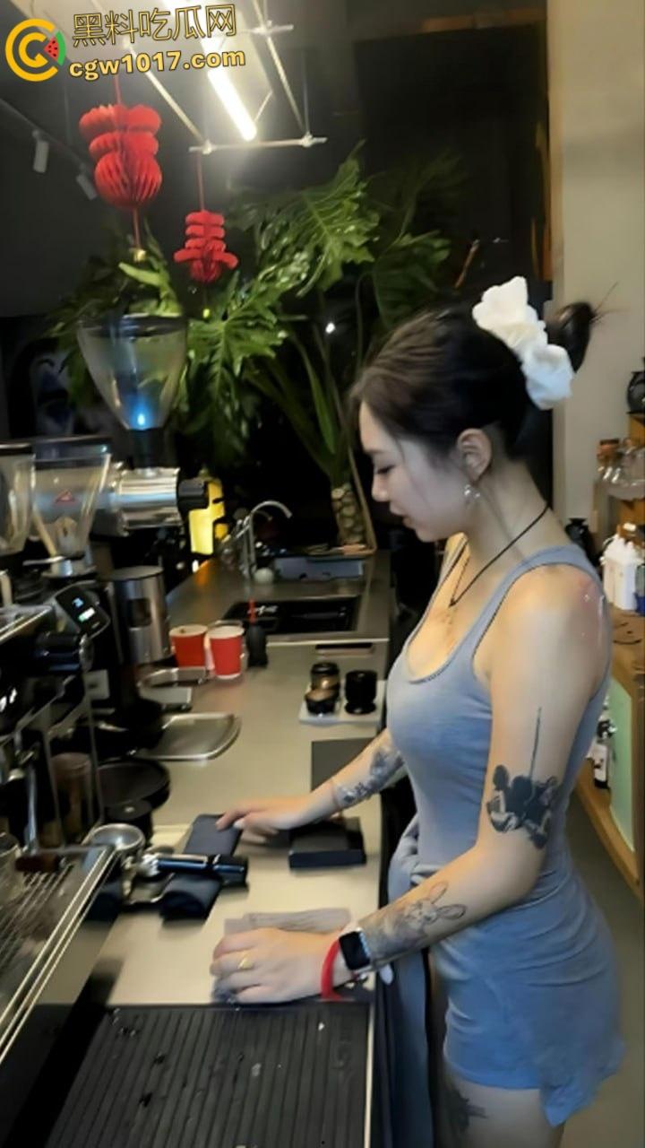 山西临汾高颜值网红【八九】，金主定制自慰视频流出，对镜全裸脱衣自拍，纤指狂扣粉嫩骚逼，反差母狗呻吟销魂！  第3张