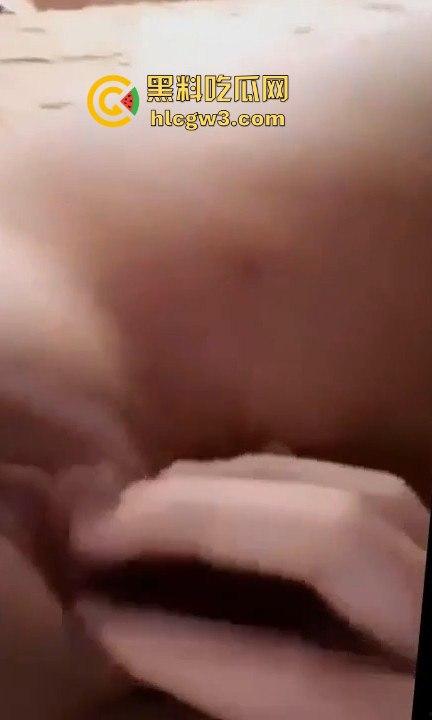 越南航空副机长性爱丑闻曝光 与白虎模特女友 『AuHaMy 』激情片流出 高潮叫声比飞机起飞还响！  第9张