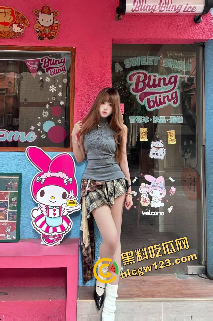 茅台灌骚逼河北04嫩妹『赵雪儿』骚到爆表骚逼滴蜡，3p轮奸撑开扩阴器灌满精液混合着茅台酒！  第2张