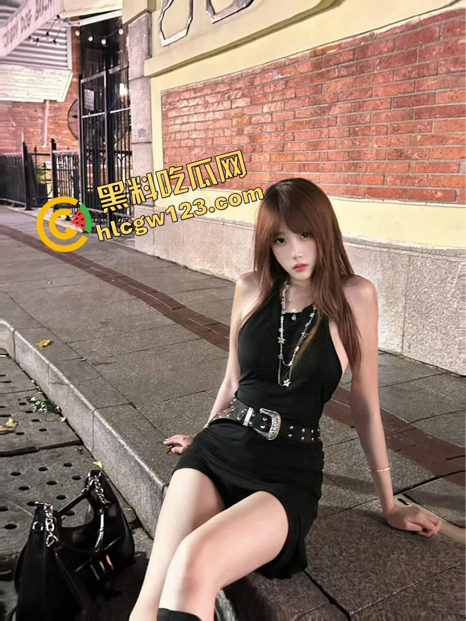 茅台灌骚逼河北04嫩妹『赵雪儿』骚到爆表骚逼滴蜡，3p轮奸撑开扩阴器灌满精液混合着茅台酒！  第5张