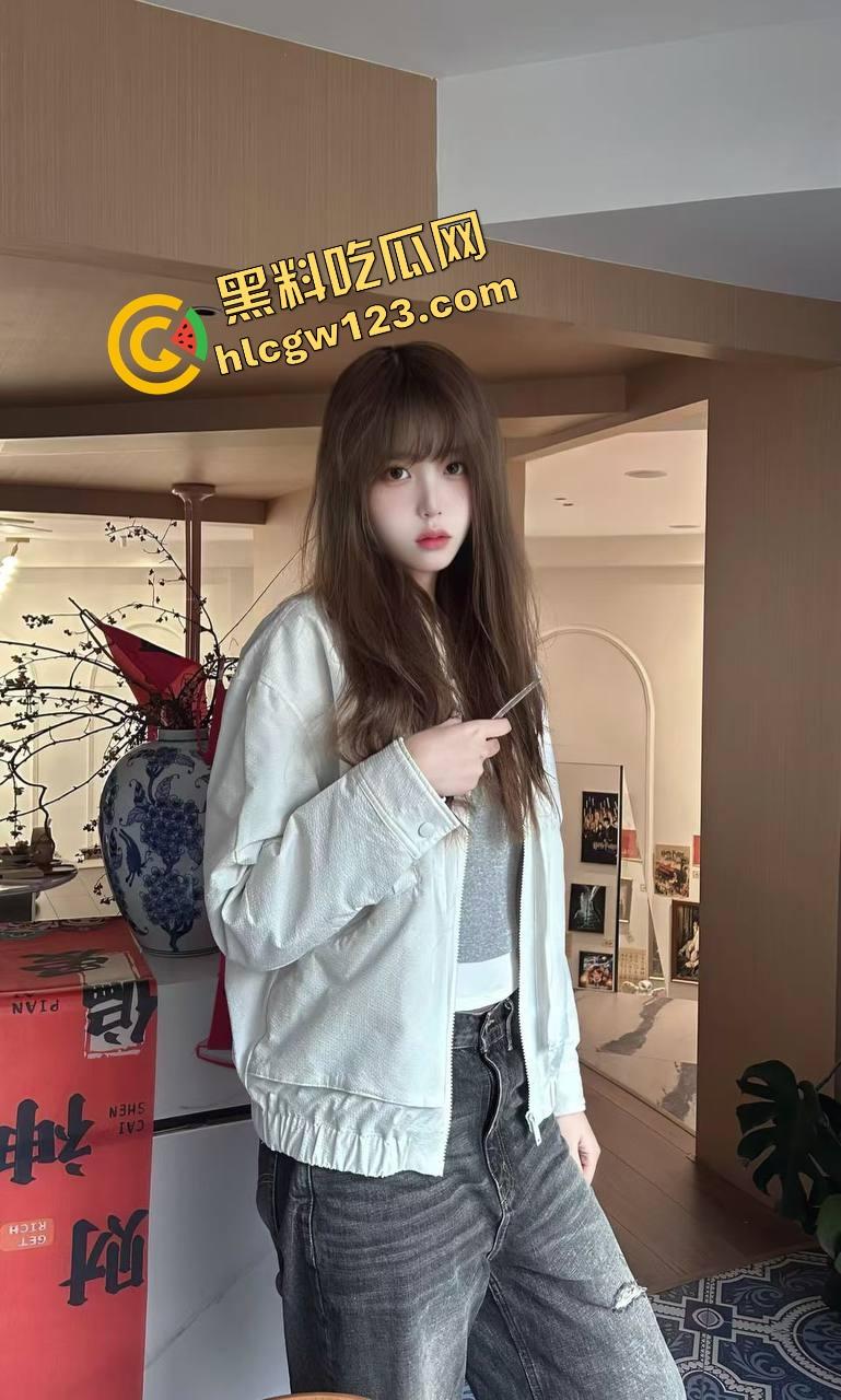 茅台灌骚逼河北04嫩妹『赵雪儿』骚到爆表骚逼滴蜡，3p轮奸撑开扩阴器灌满精液混合着茅台酒！  第6张