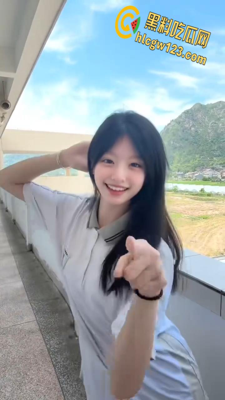 抖音娇嫩学妹【大潘大潘】，与男友酒店做爱被偷拍，后入爆插骚骚的的声音很动听!  第3张