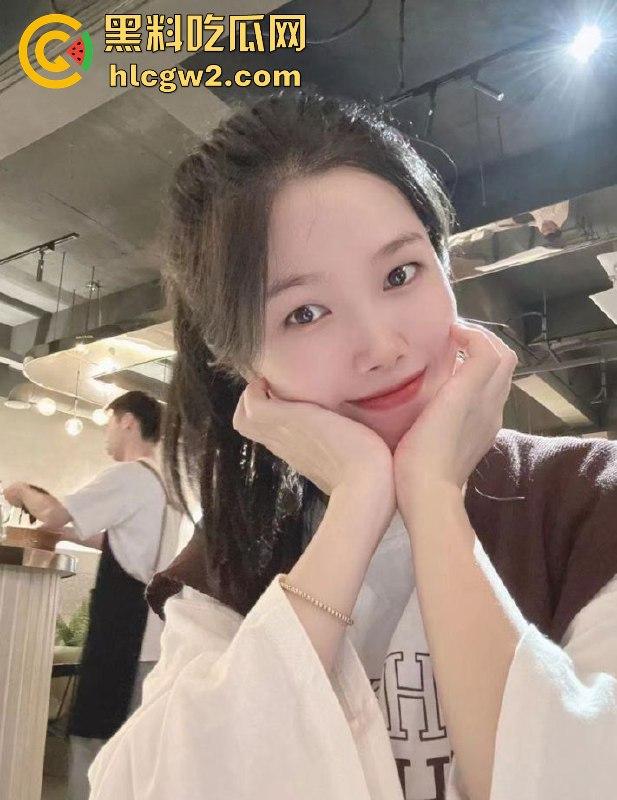 天津『尤倩雯』户外大尺度露出 被金主爸爸调教成骚浪贱货，后入爆干呻吟不断，露出游戏玩到极致！  第4张