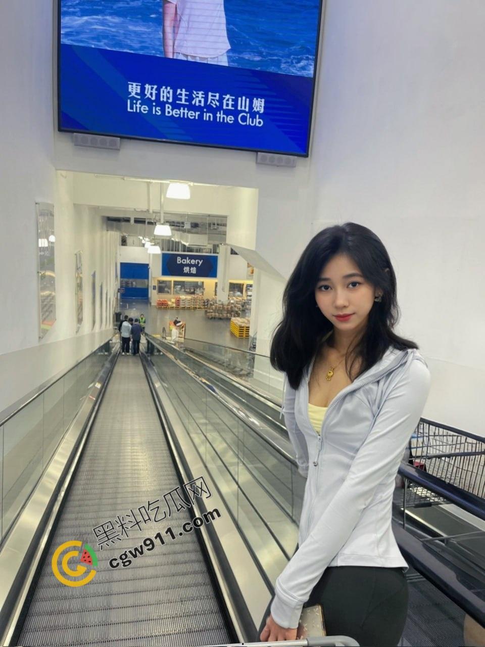 上海戏剧学院03级体育生【黄阡阡】被金主包养，美乳丰硕，嫩穴湿滑，一字马，全裸倒立，性感姿势巅峰刺激！  第1张