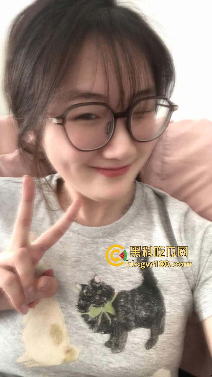 群友投稿粉嫩大学生眼镜妹无套内射全程解锁 后入颜射骚到骨子里，这大穴让人无话可说！  第1张