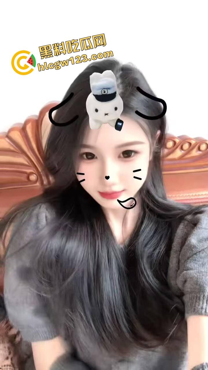 好白菜都让猪拱了！这鸡巴好像退休了，妹子带个眼罩就被干，哥几个知道他是怎么拱上的吗？  第2张