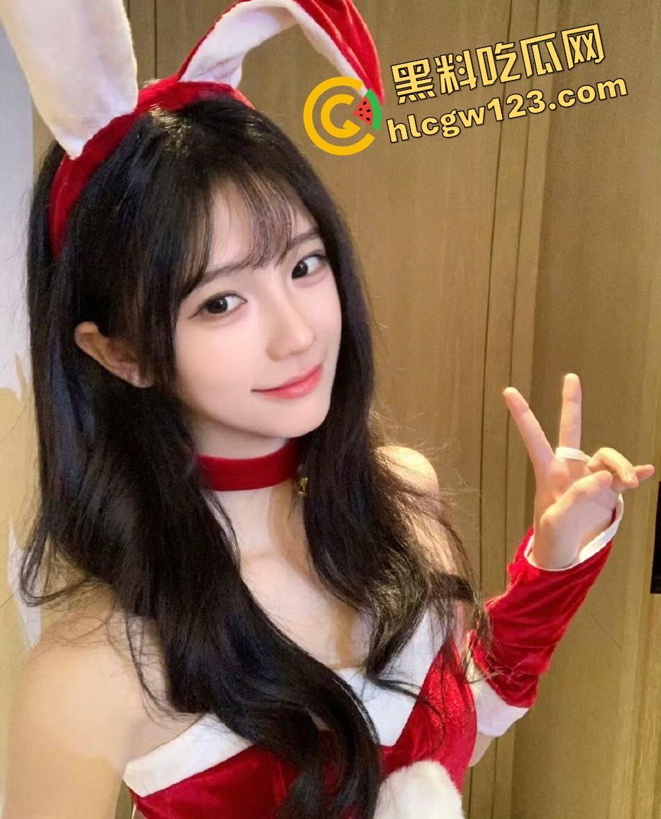 好白菜都让猪拱了！这鸡巴好像退休了，妹子带个眼罩就被干，哥几个知道他是怎么拱上的吗？  第3张