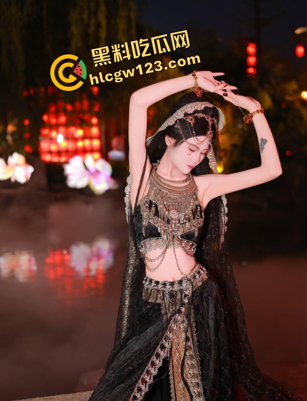 好白菜都让猪拱了！这鸡巴好像退休了，妹子带个眼罩就被干，哥几个知道他是怎么拱上的吗？  第4张