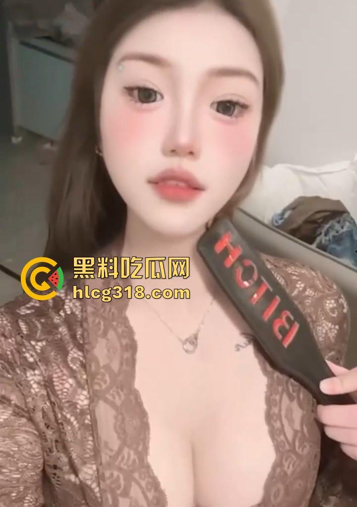 抖音擦边骚女【滢酱】 大尺度付费福利视频流出，巨乳透视蕾丝，揉胸扣穴极具诱惑，隔着屏幕都想要吃一口！  第3张