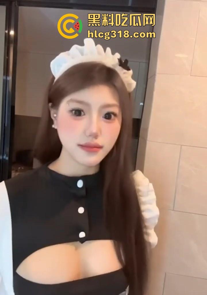 抖音擦边骚女【滢酱】 大尺度付费福利视频流出，巨乳透视蕾丝，揉胸扣穴极具诱惑，隔着屏幕都想要吃一口！  第7张