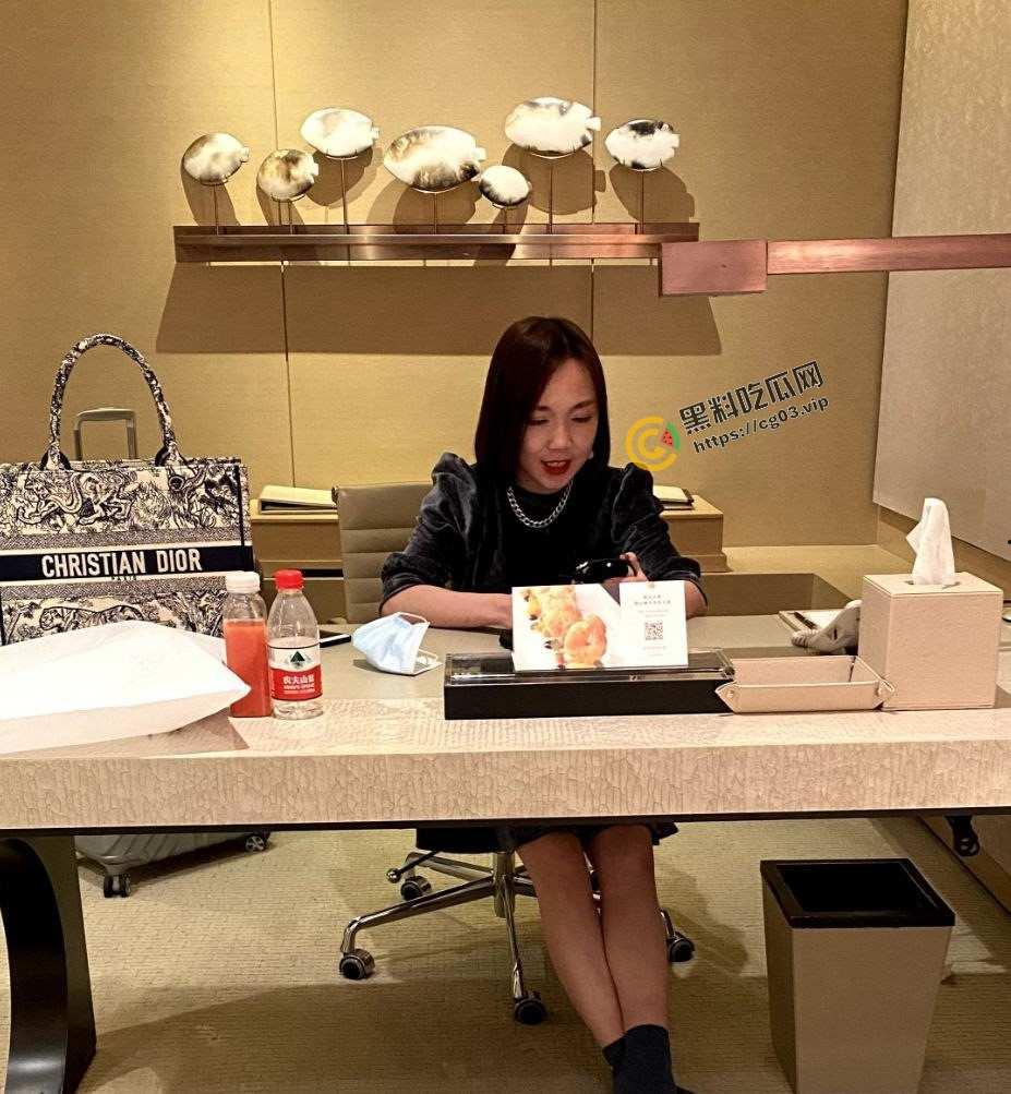 上海商学院哲学老师张玥媛私密视频被曝光  国产版课下辅导学生师生剧 第3张