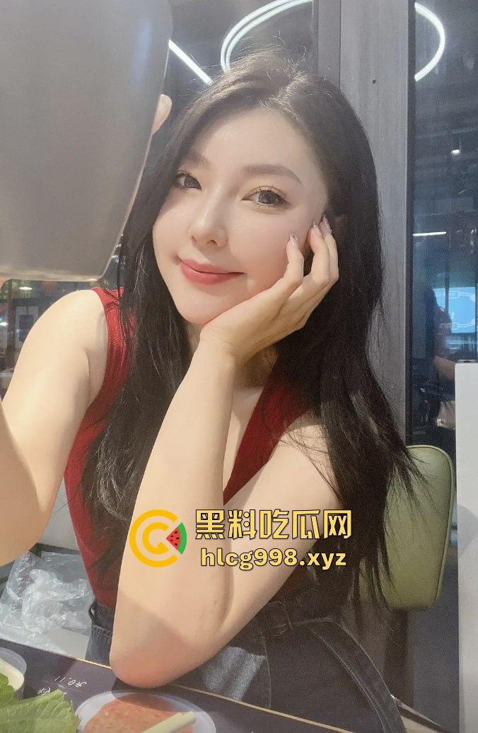 抖音1万粉丝小网红【偷走一头猪猪】！清秀女神转型黄播，啤酒瓶激情自慰，长腿裸舞跳得你直上头！  第3张