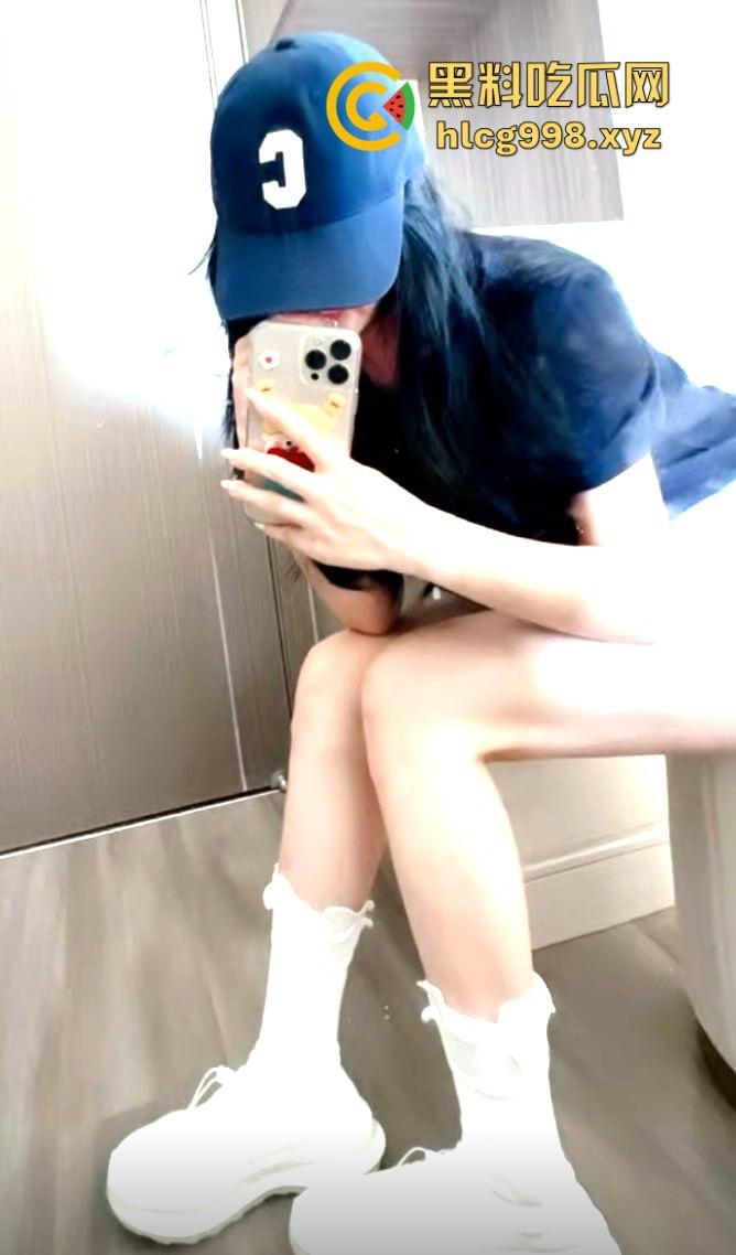 抖音1万粉丝小网红【偷走一头猪猪】！清秀女神转型黄播，啤酒瓶激情自慰，长腿裸舞跳得你直上头！  第6张