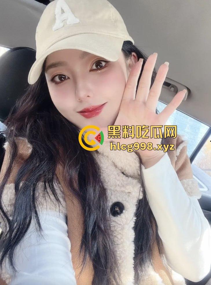 抖音1万粉丝小网红【偷走一头猪猪】！清秀女神转型黄播，啤酒瓶激情自慰，长腿裸舞跳得你直上头！  第10张