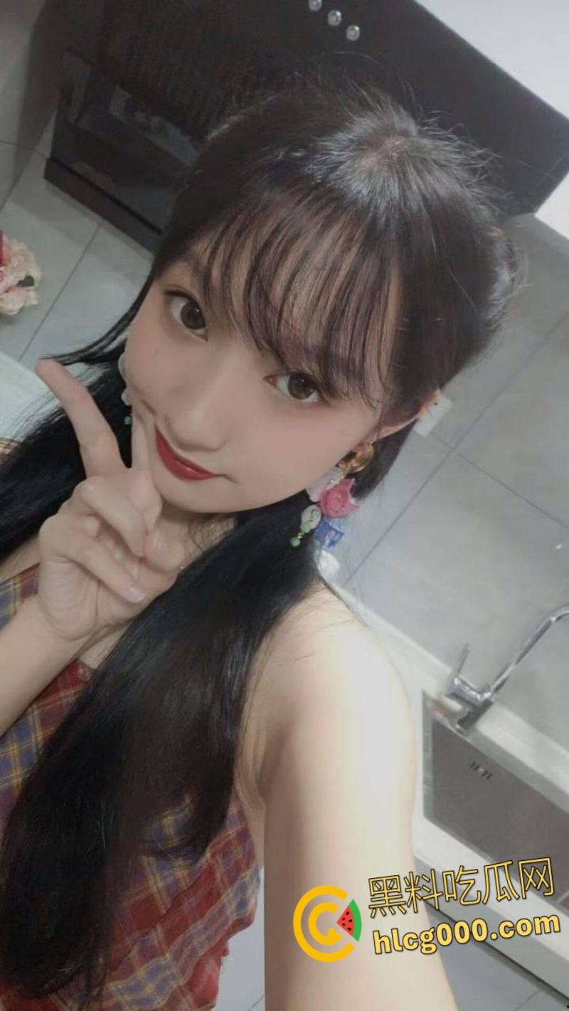 南昌性感人妻【周若曦】，与数十人聊骚发自慰小视频，无套内射黑丝小骚逼，私生活无比淫乱！  第3张