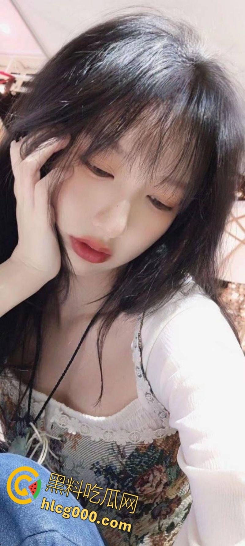 南昌性感人妻【周若曦】，与数十人聊骚发自慰小视频，无套内射黑丝小骚逼，私生活无比淫乱！  第5张