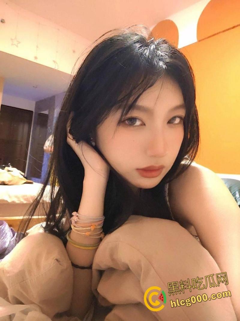 南昌性感人妻【周若曦】，与数十人聊骚发自慰小视频，无套内射黑丝小骚逼，私生活无比淫乱！  第6张