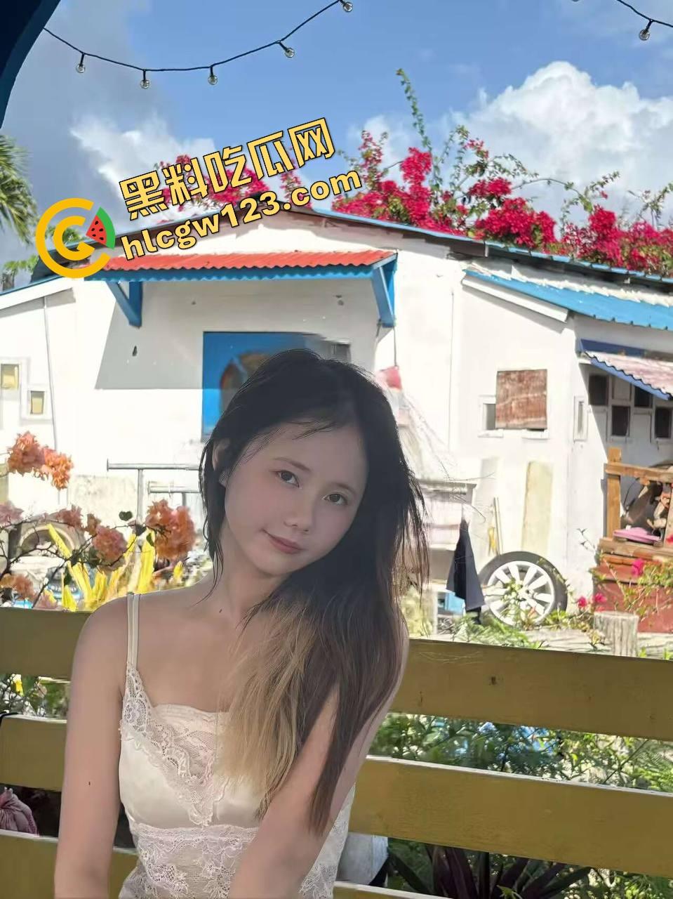 酒店激情夜全程直播，薄纱遮体却遮不住啪啪呻吟，对面楼几位老哥出差直接举手机围观，朦胧现场太顶了！  第1张