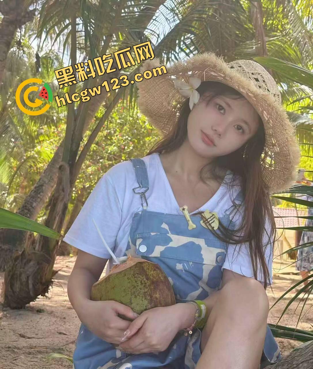 酒店激情夜全程直播，薄纱遮体却遮不住啪啪呻吟，对面楼几位老哥出差直接举手机围观，朦胧现场太顶了！  第2张