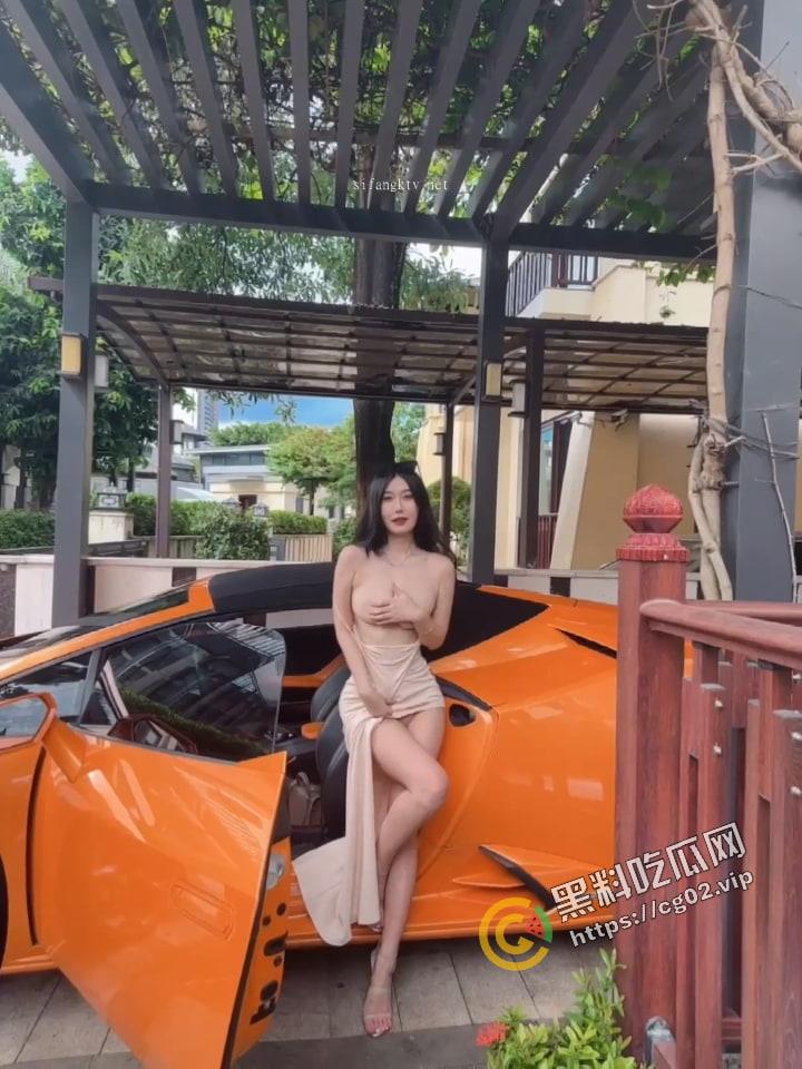 秀人网极品女神嫩模 阿姣 颜值身材天花板 全裸开豪车+姐妹双人互吃奶头 白虎骚逼诱惑十足 付费私拍流出  第2张