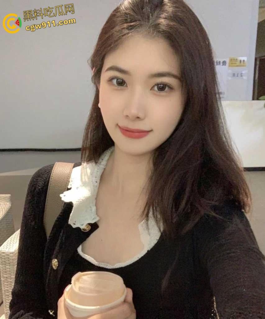 四川建设银行贷款经理【陆新菁】，极品御姐肉丝美腿，被银行大客户包养，被操的淫语不断，丝袜美臀全是精液！  第1张